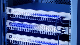 UniFi Switches UniFi Switches eingebaut in einem Rack